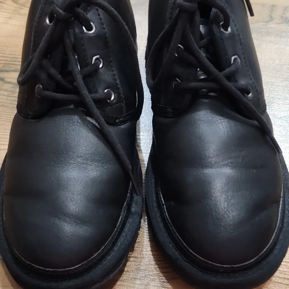 UGG Neumel Chukka Boot 8 Black Leather Shearling Boho Cozy Warm Waterproof - Picture 3 of 9